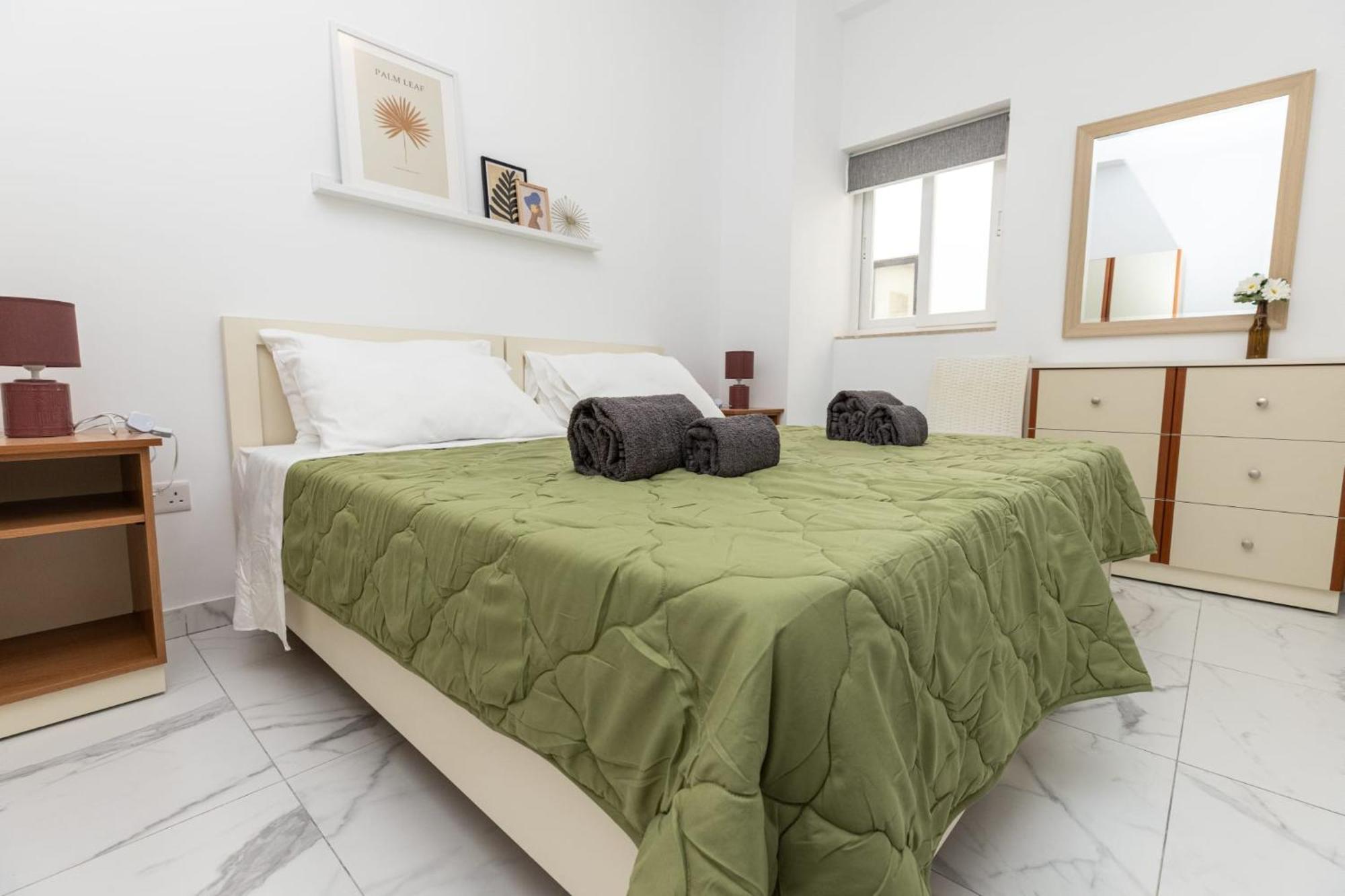 Bordino 2 Bedroom Apartment St. Paul's Bay Buitenkant foto